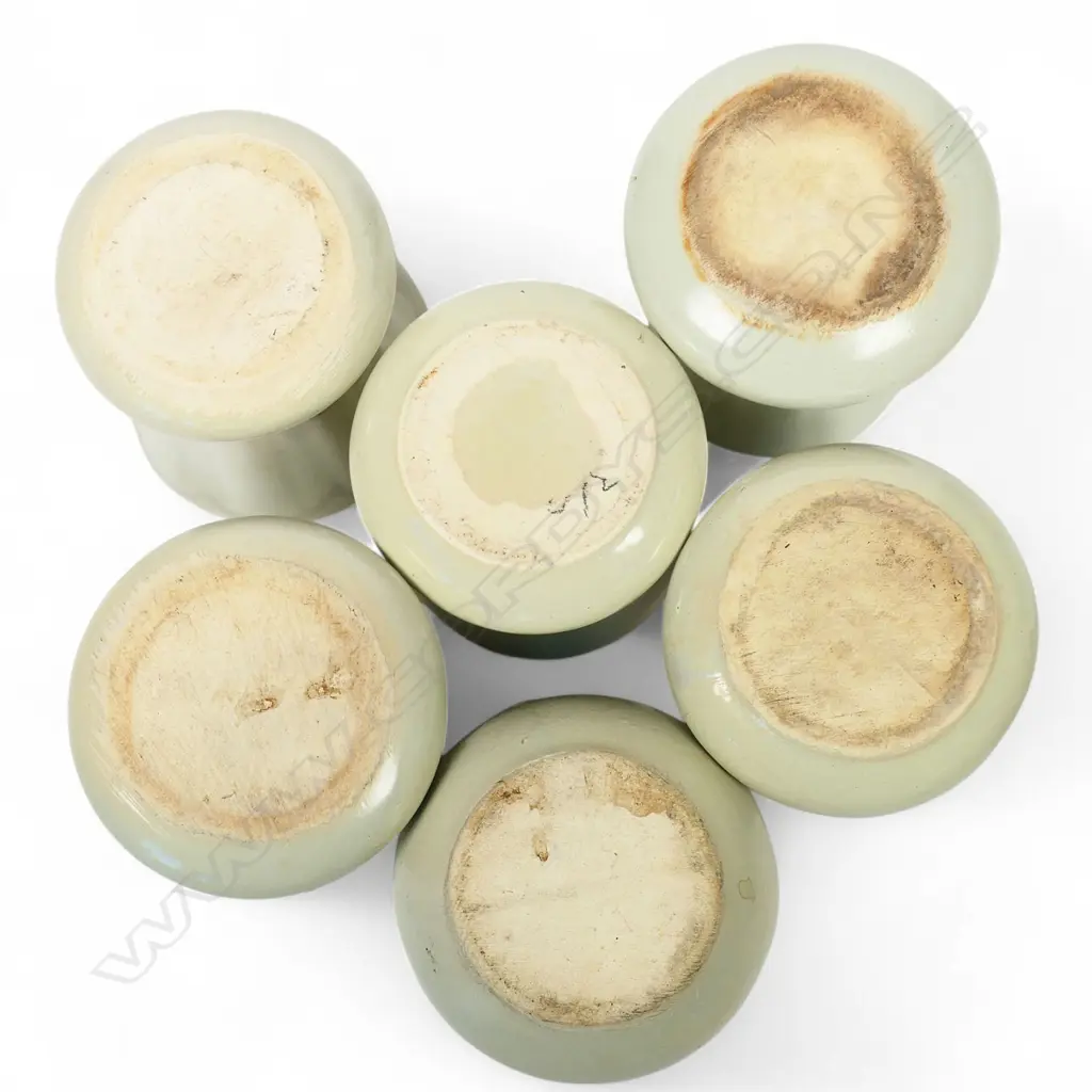 A collection of six Crown Lynn Ambrico vases Image 1++