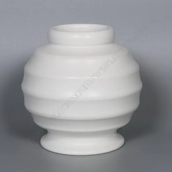 Crown Lynn Shufflebotham era hand potted cream vase,