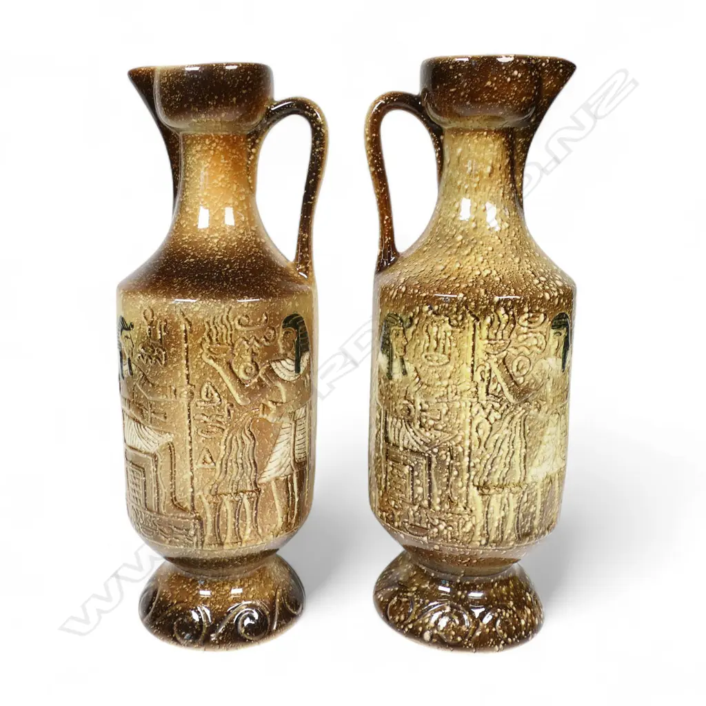 Two Aquila ceramic ewers, Image 1++