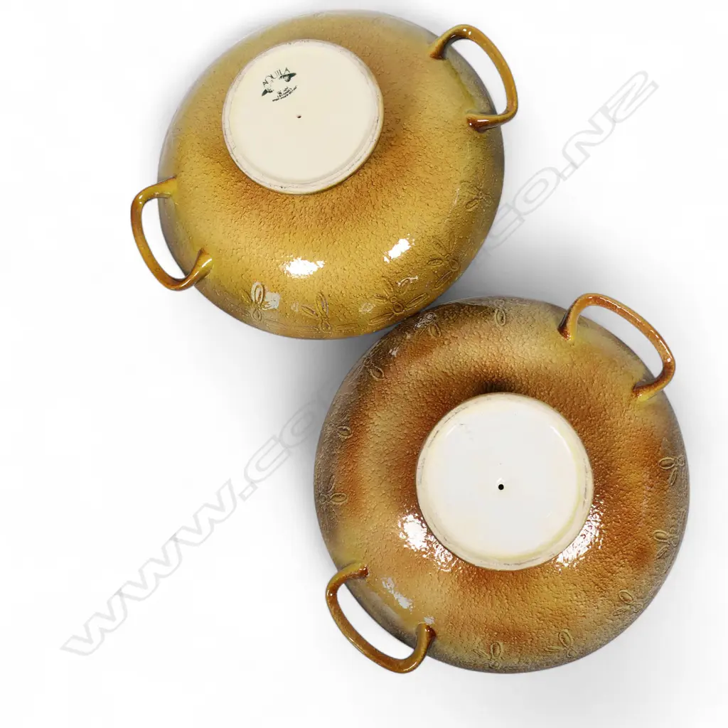 Two Aquila ceramic comports Image 1++