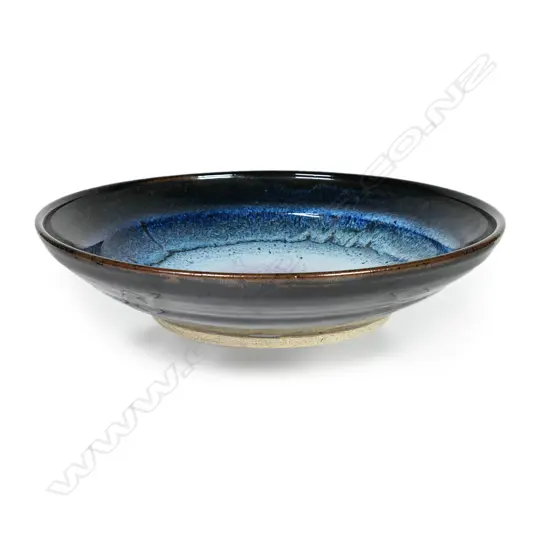 Len Castle (1924-2011) footed bowl,