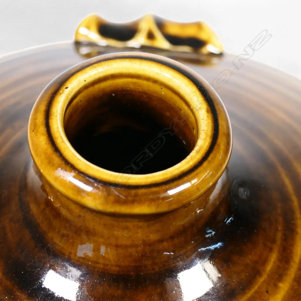 Peter Alger floor pot, Image 1++