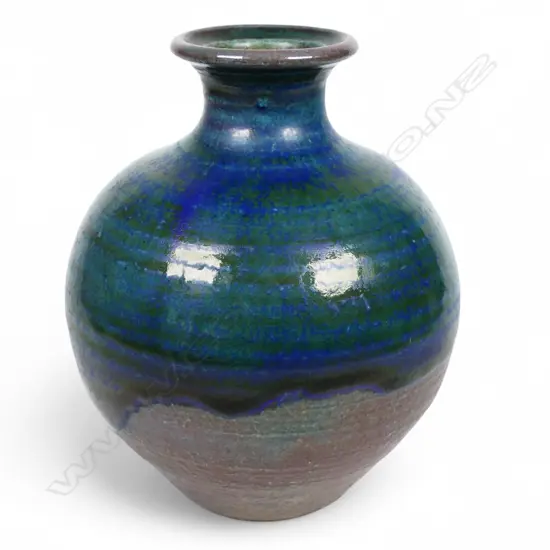 Graeme Storm small ovoid vase,