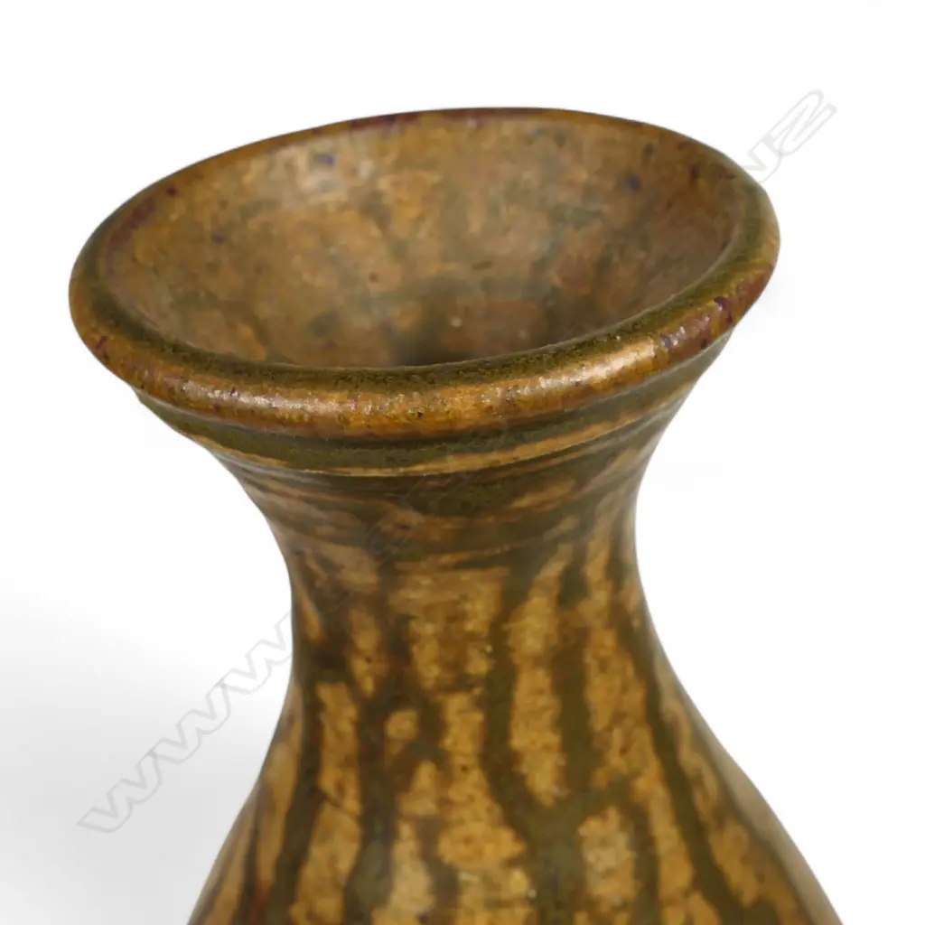 A Large Chester Nealie decanter, Image 1++