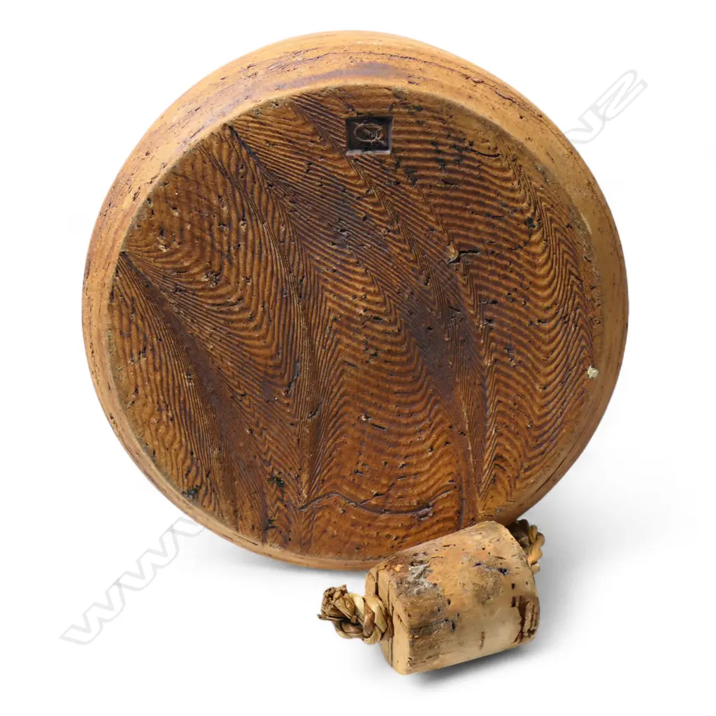 A Large Chester Nealie decanter, Image 1++