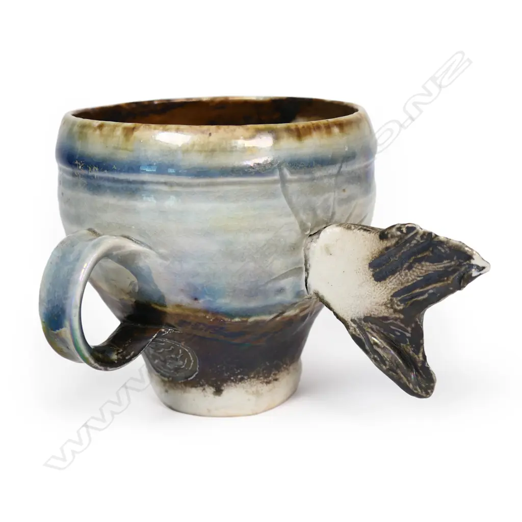 Denis O'Connor stoneware sculpted cup 'Smiling Dizzy Fish', Image 1++
