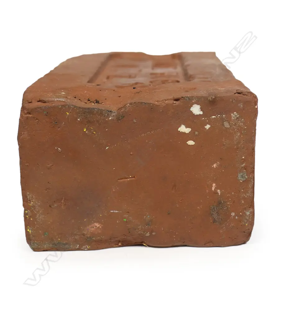 Peter Lange pottery vessel in the form of a brick with stone-look lid finial, Image 1++