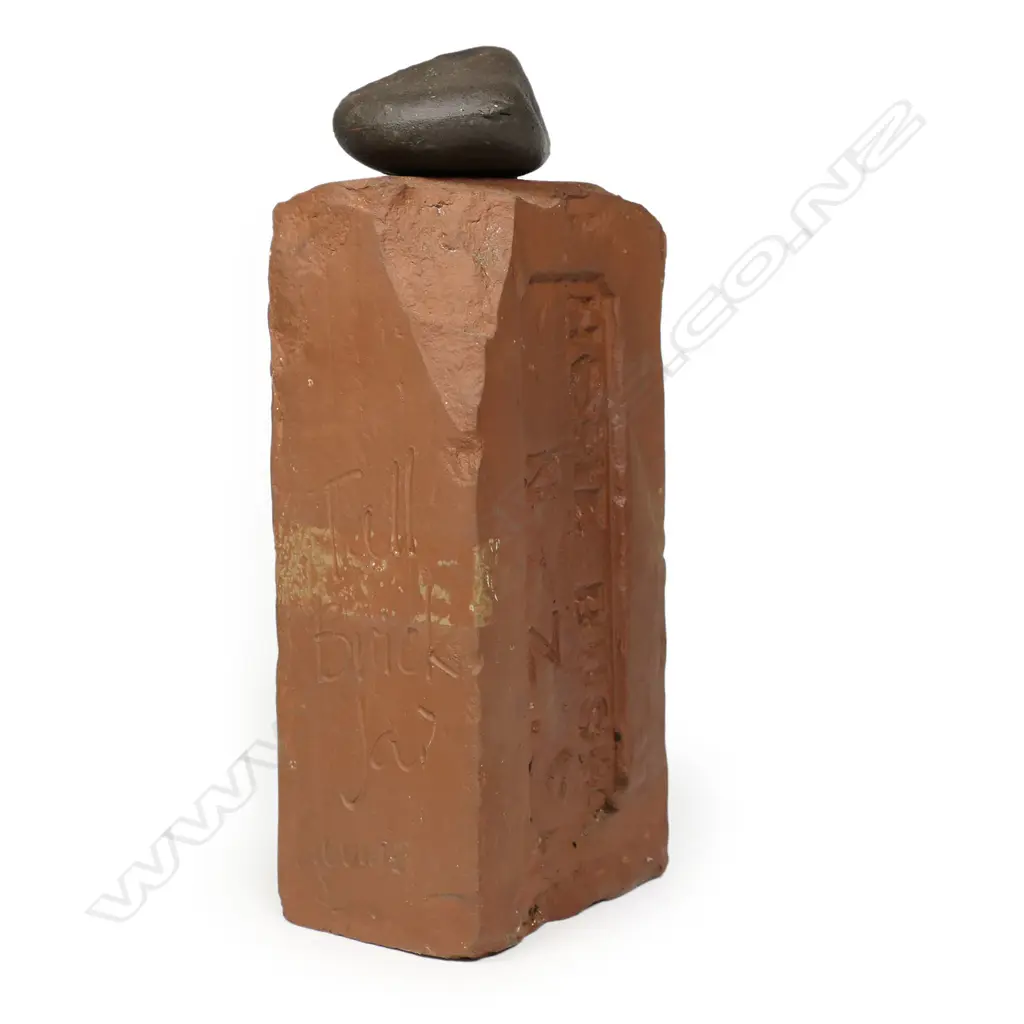 Peter Lange pottery vessel in the form of a brick with stone-look lid finial, Image 1++