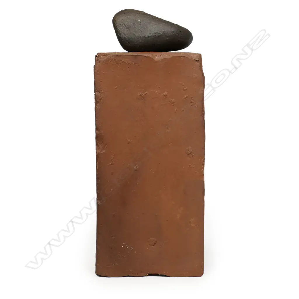 Peter Lange pottery vessel in the form of a brick with stone-look lid finial, Image 1++