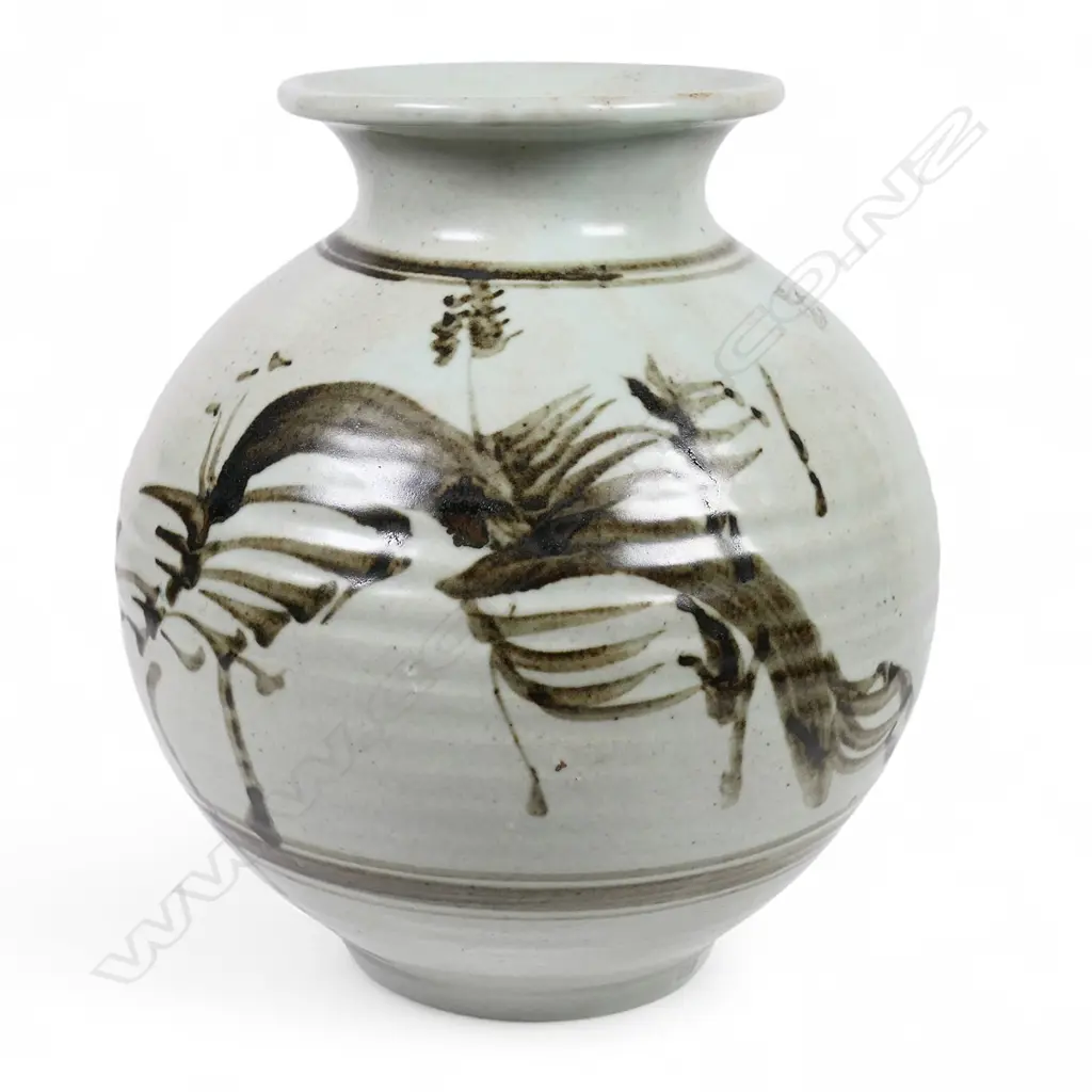 Royce McGlashen early vase, Image 1++