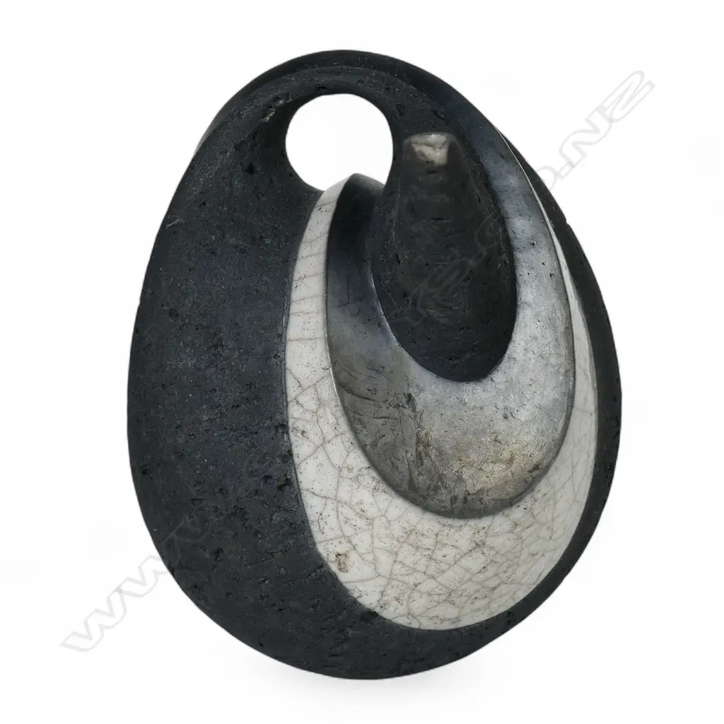 Rick Rudd stylised teapot form, Image 1++