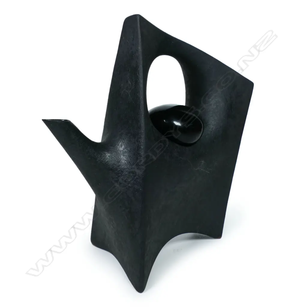 A Rick Rudd hand-built matt black terracotta teapot Image 1++