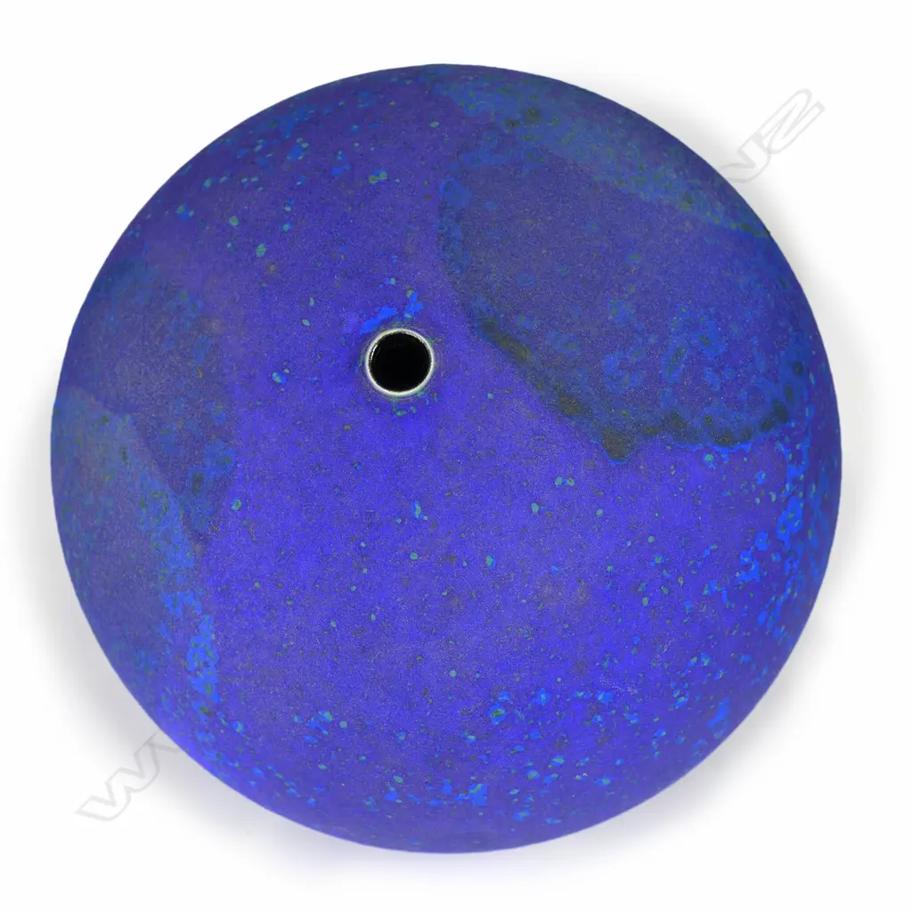 Shane Wagstaff spherical vase, Image 1++