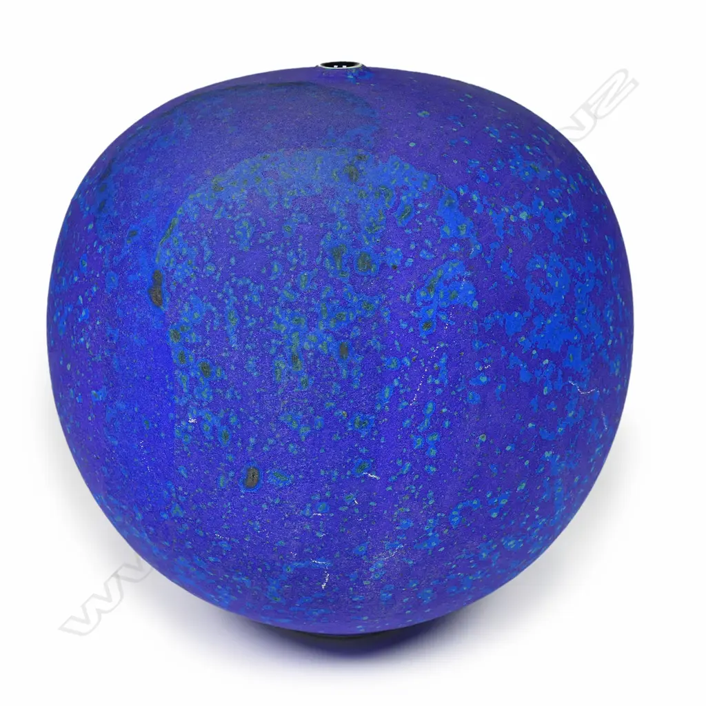Shane Wagstaff spherical vase, Image 1++