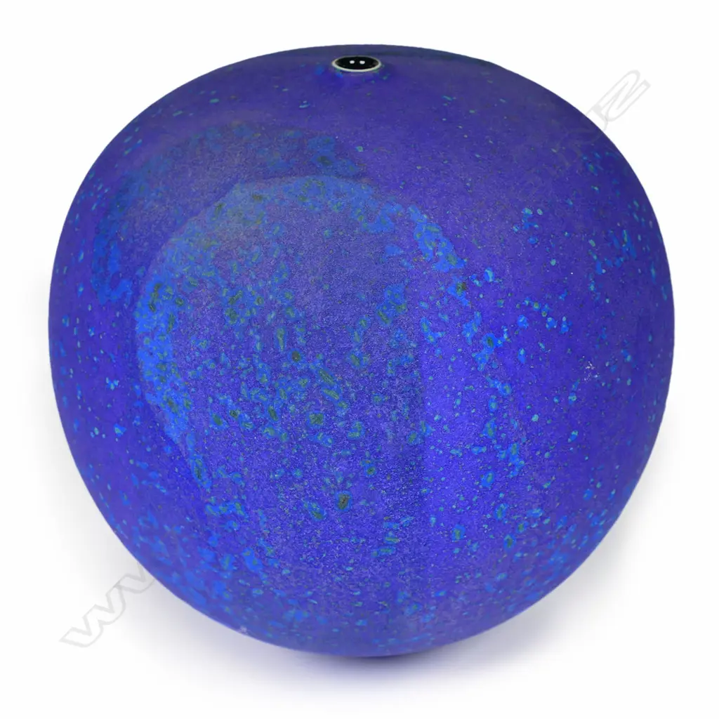 Shane Wagstaff spherical vase, Image 1++