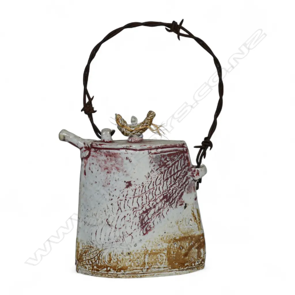Margaret Sumich teapot, Image 1++
