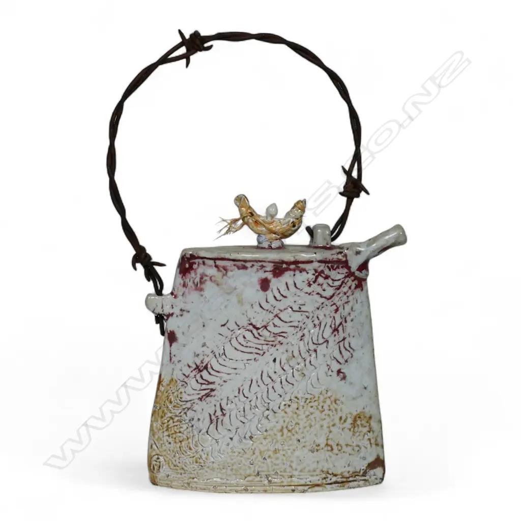 Margaret Sumich teapot, Image 1++