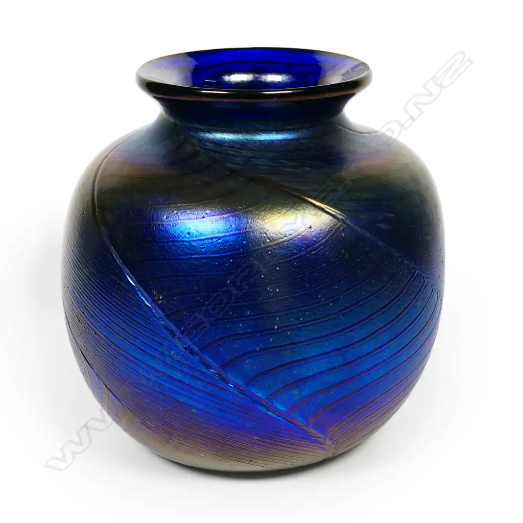Garry Nash iridescent vase, Image 1++