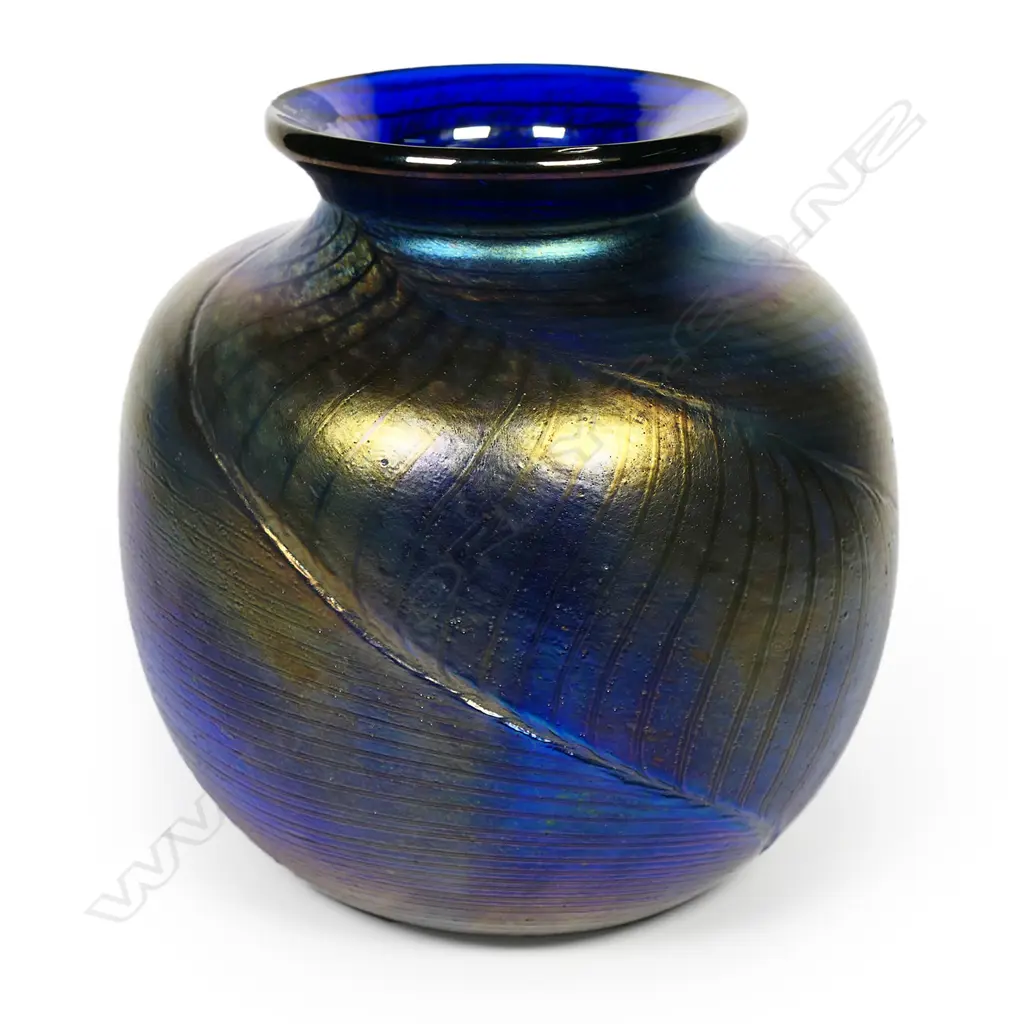 Garry Nash iridescent vase, Image 1++