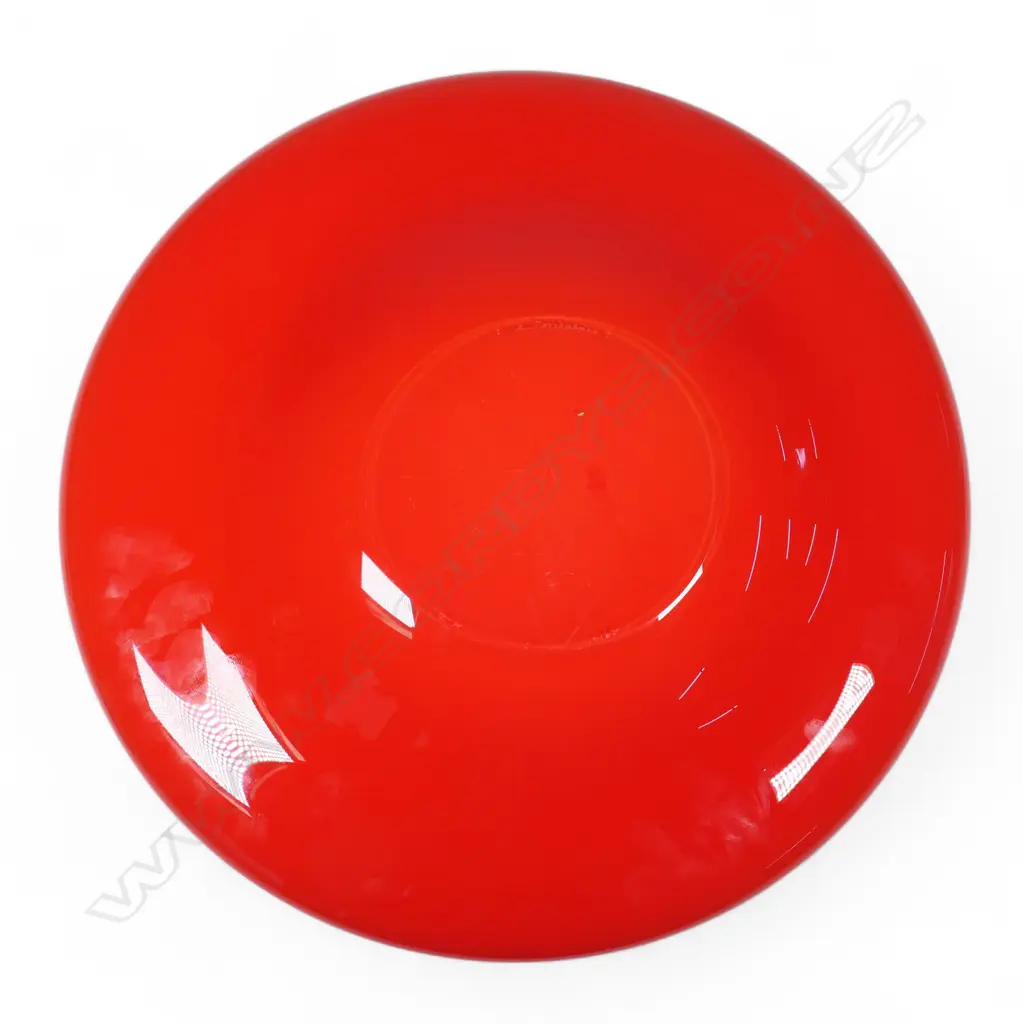 Lyndsay Patterson large red art glass mouth blown bowl, Image 1++
