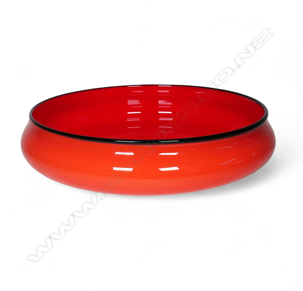 Lyndsay Patterson large red art glass mouth blown bowl, Image 1++