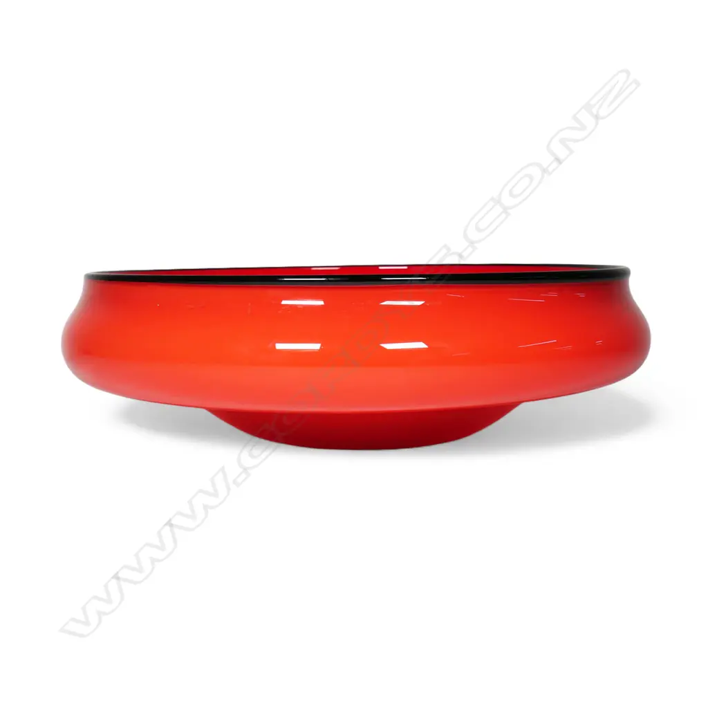 Lyndsay Patterson large red art glass mouth blown bowl, Image 1++