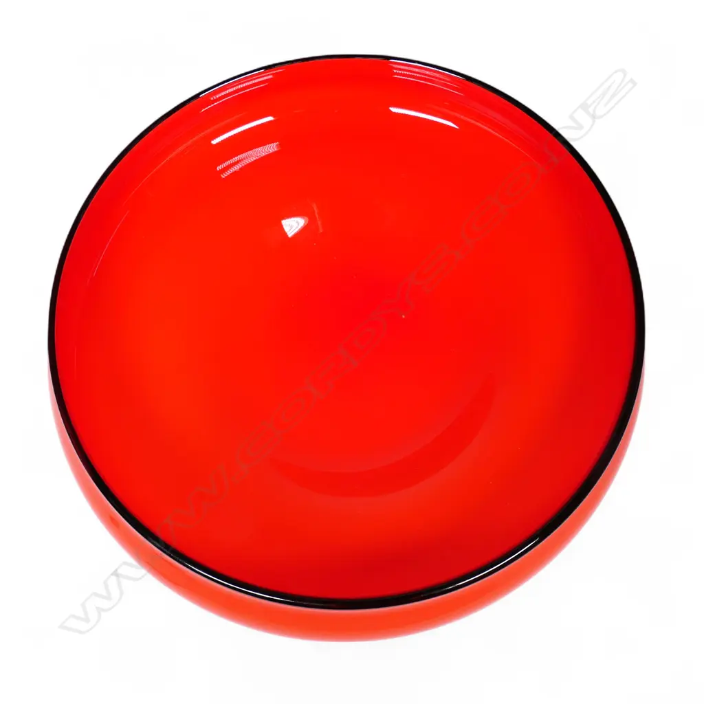 Lyndsay Patterson large red art glass mouth blown bowl, Image 1++