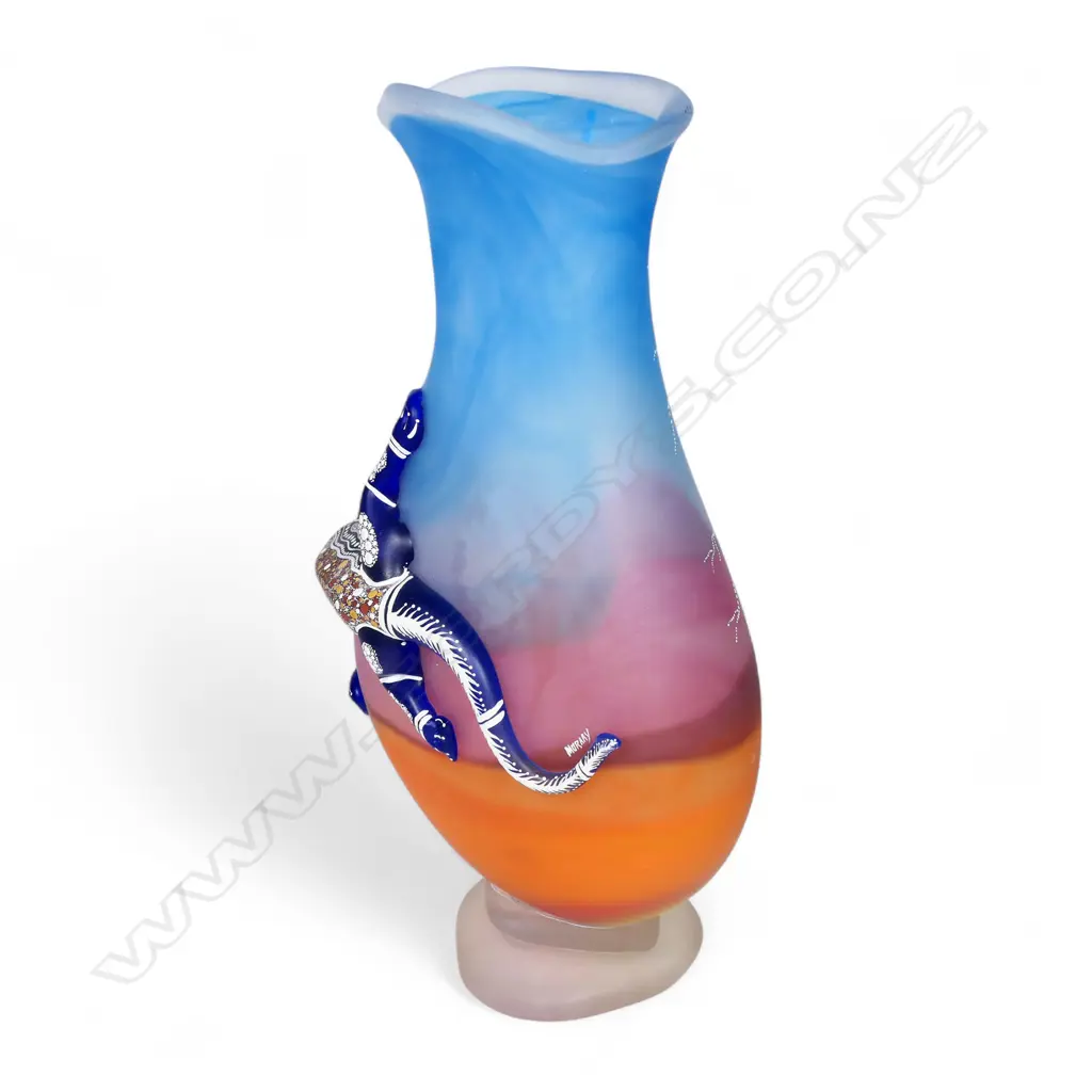 Tina Cooper sculptured glass centrepiece, Image 1++