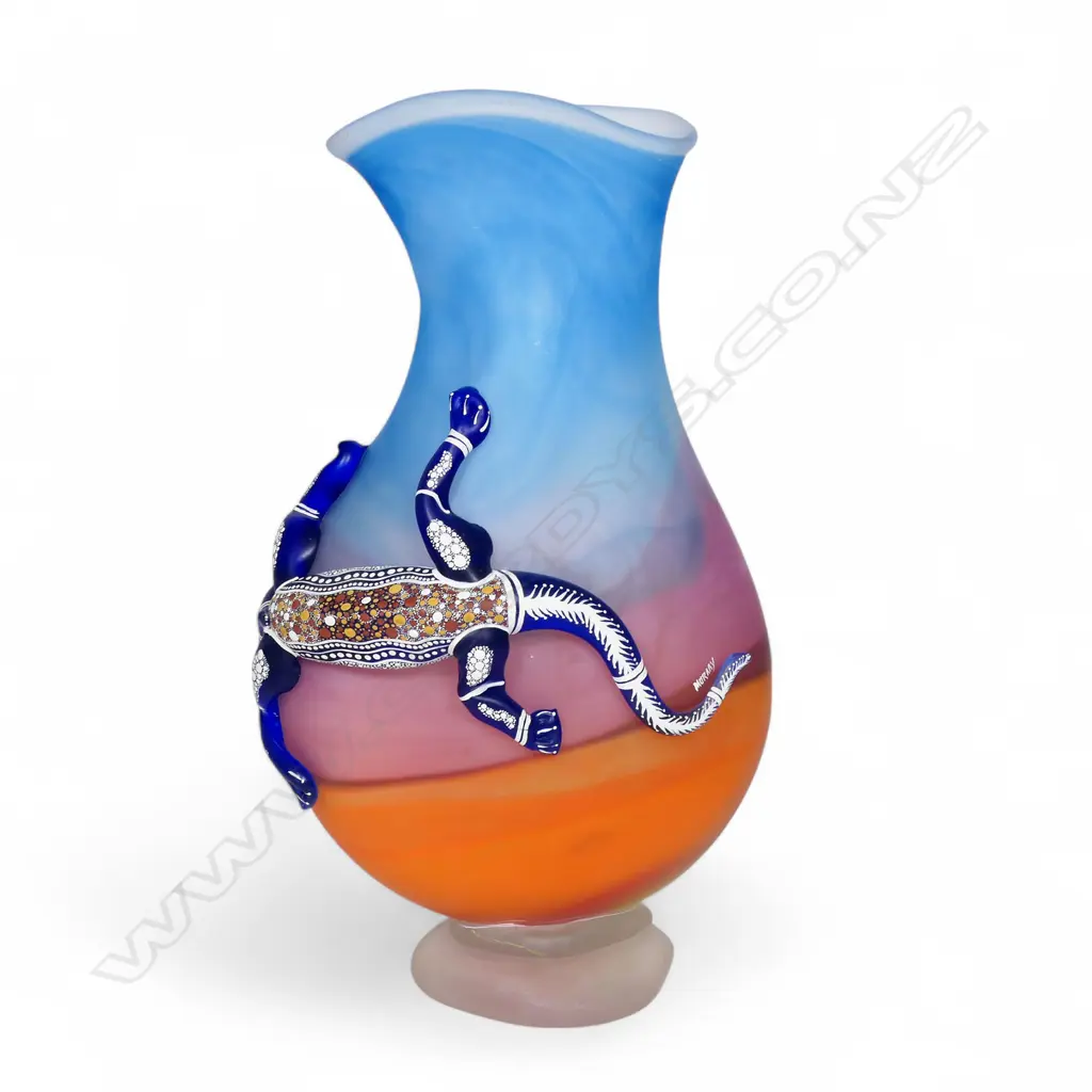 Tina Cooper sculptured glass centrepiece, Image 1++