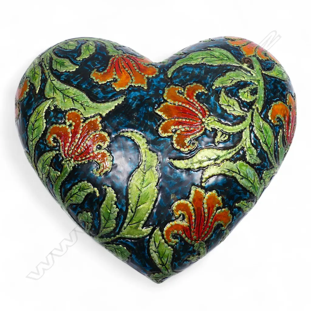 Keum Sun Lee wall hanging heart, Image 1++