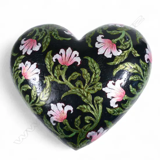 Keum Sun Lee wall hanging heart,