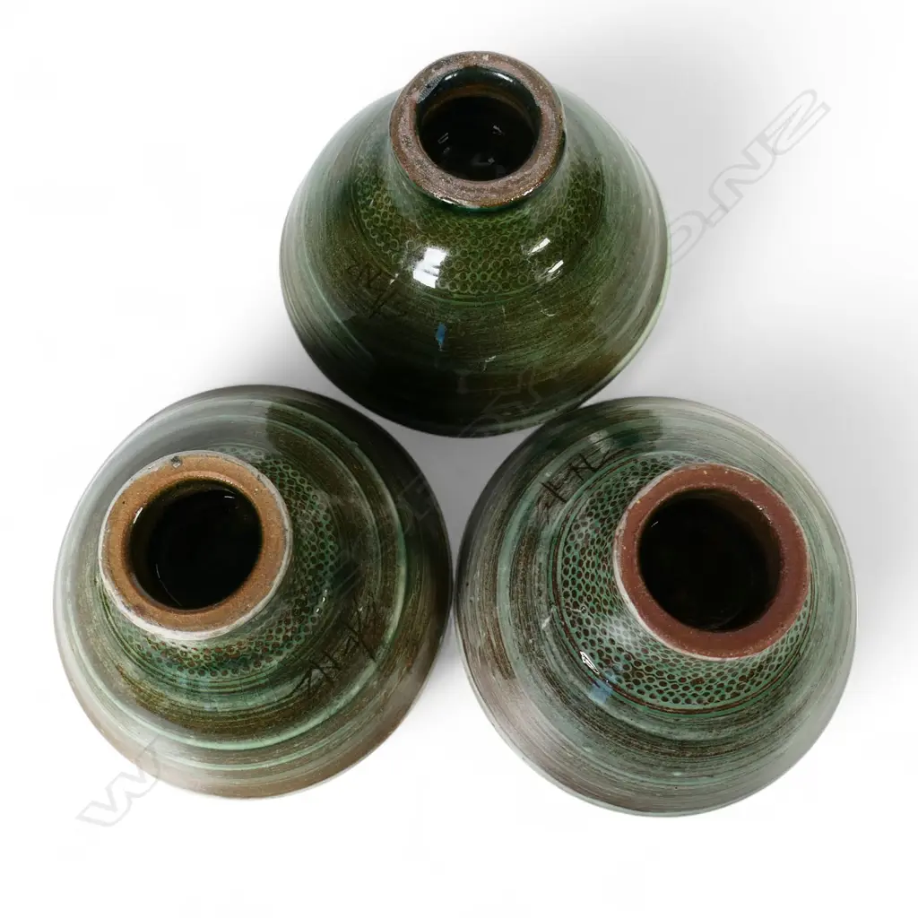 Keum Sun Lee three small pedestal bowls, Image 1++