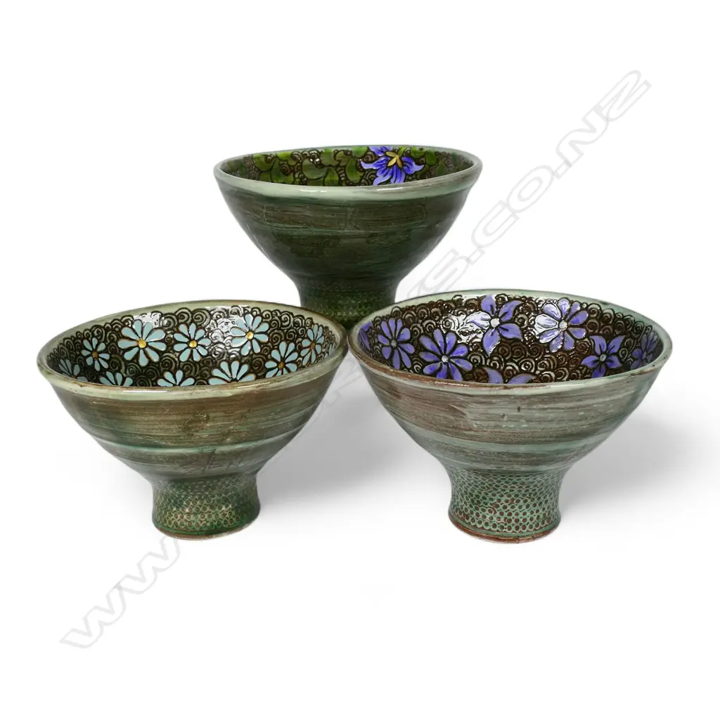 Keum Sun Lee three small pedestal bowls, Image 1++