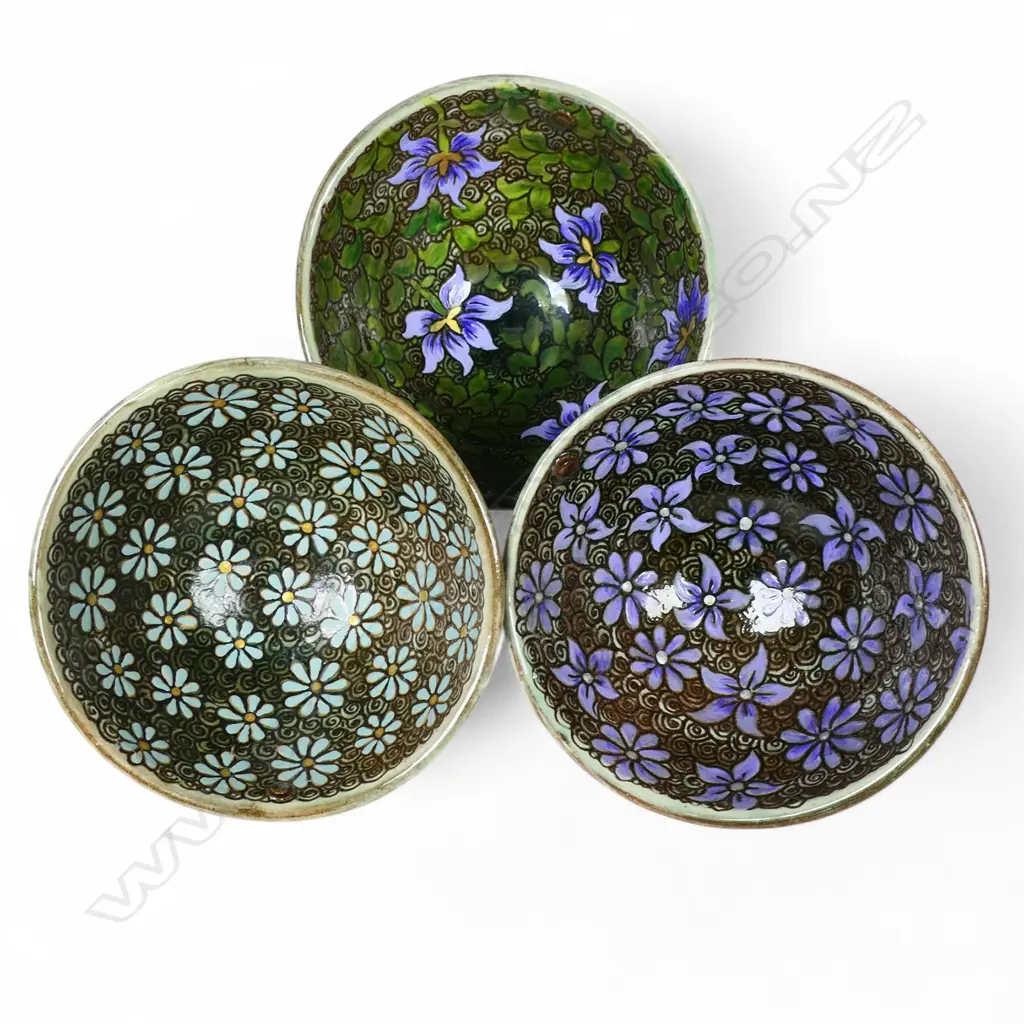 Keum Sun Lee three small pedestal bowls, Image 1++