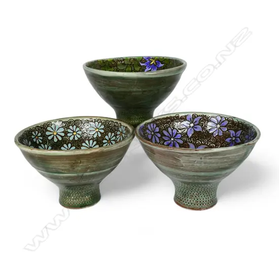 Keum Sun Lee three small pedestal bowls,