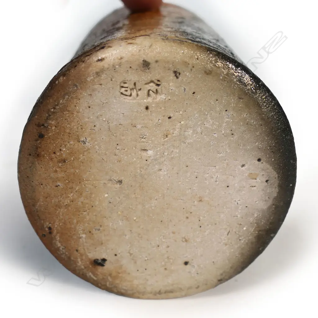A Japanese vintage Shigaraki anagama fired wall vase, Image 1++