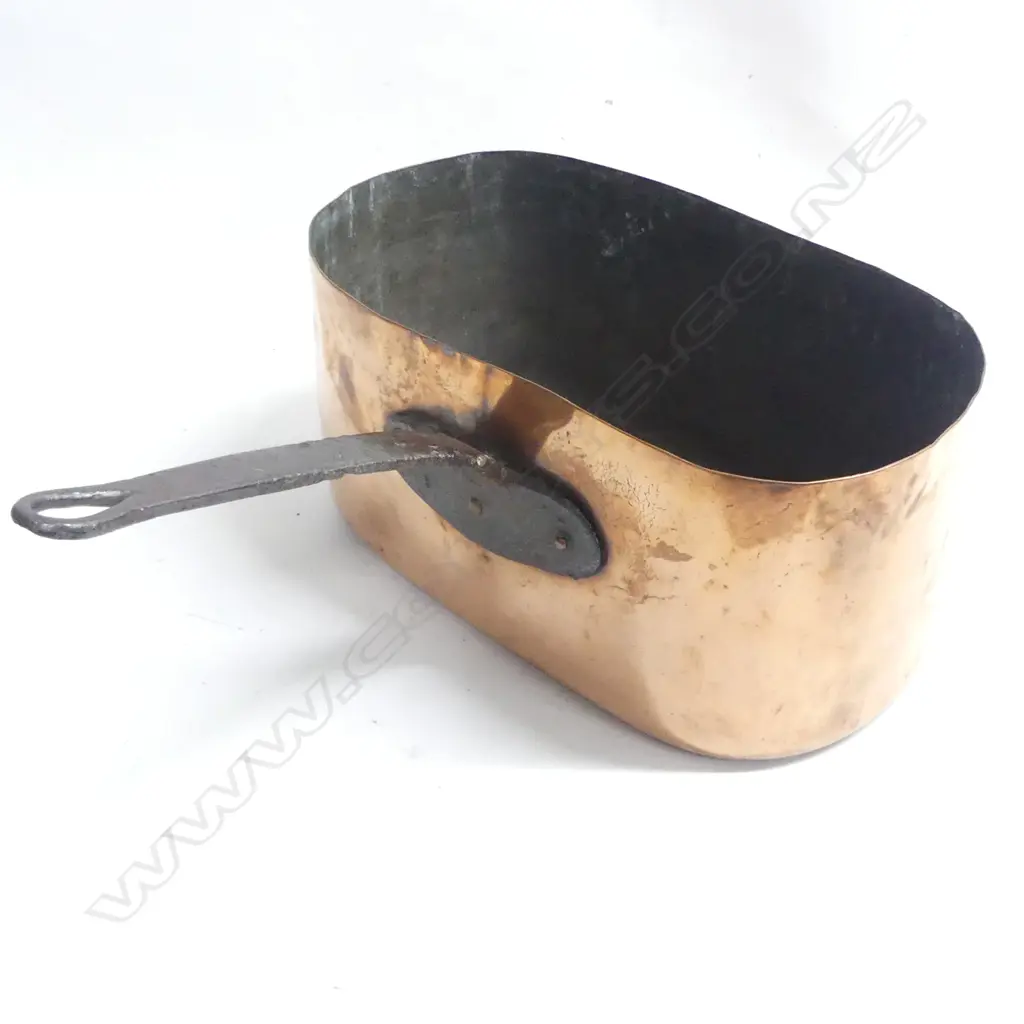 A George III copper oval fish pot, high sided, with wrought iron handle. W.340mm. Image 1++