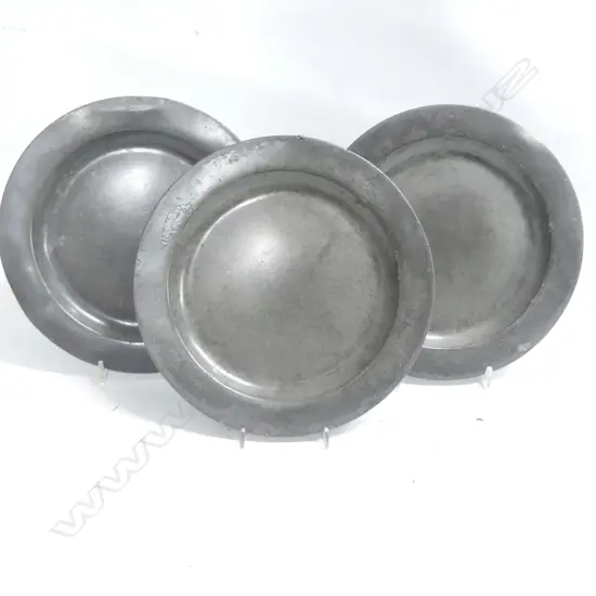A set of three 18thC pewter side plates, with matching touch marks, Dia.225mm.