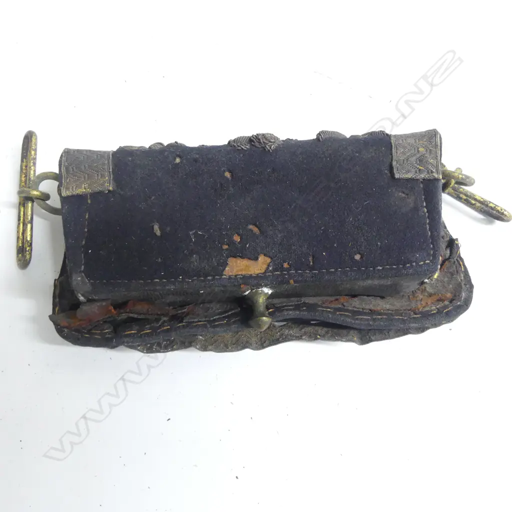 A Victorian Artillery Officer's Shoulder Belt Pouch with flap decorated with Regimental devices in bullion within a laurel and oak leaf wreath, Image 1++