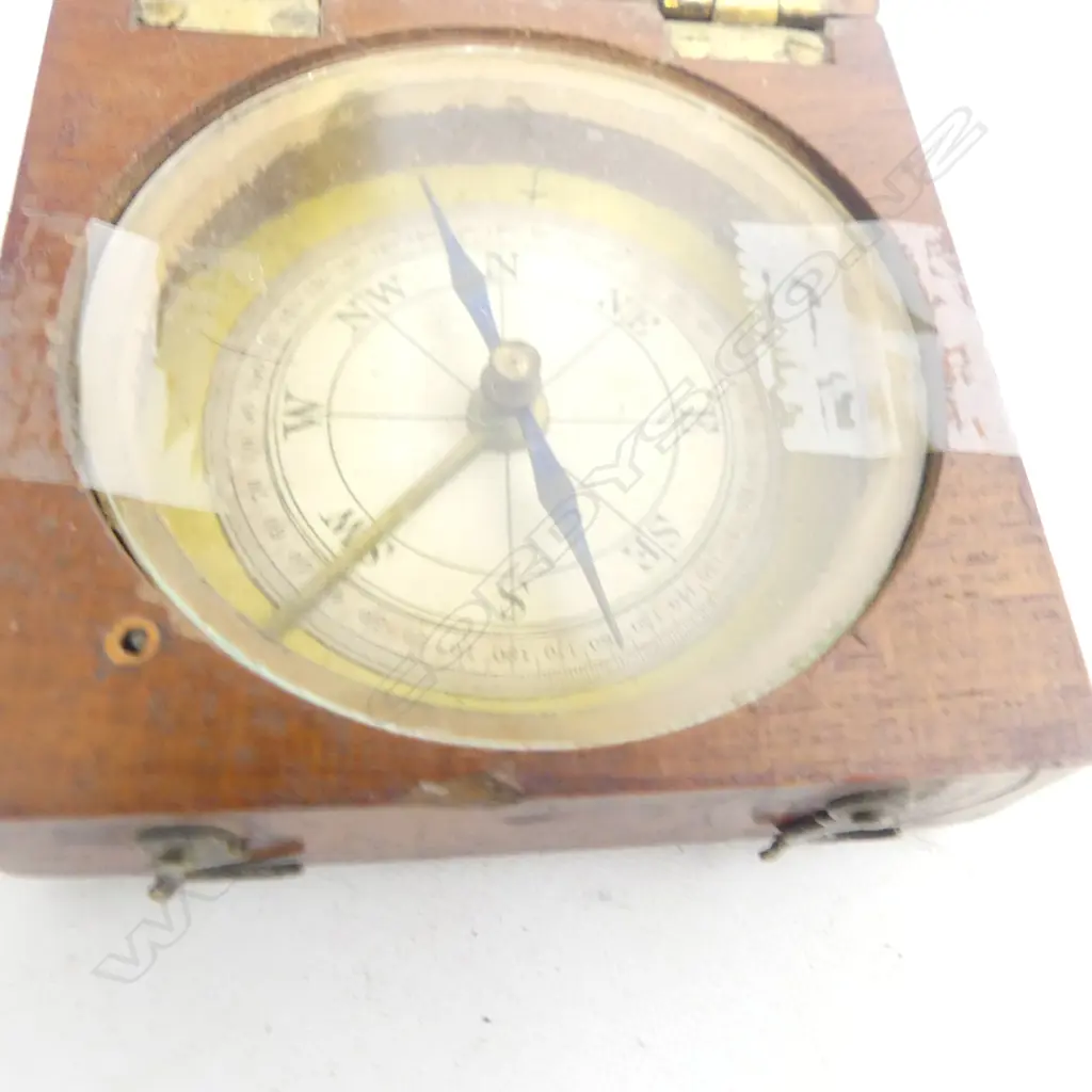 An antique pocket sundial and compass by 'Kilpatrick & Co. London', Image 1++