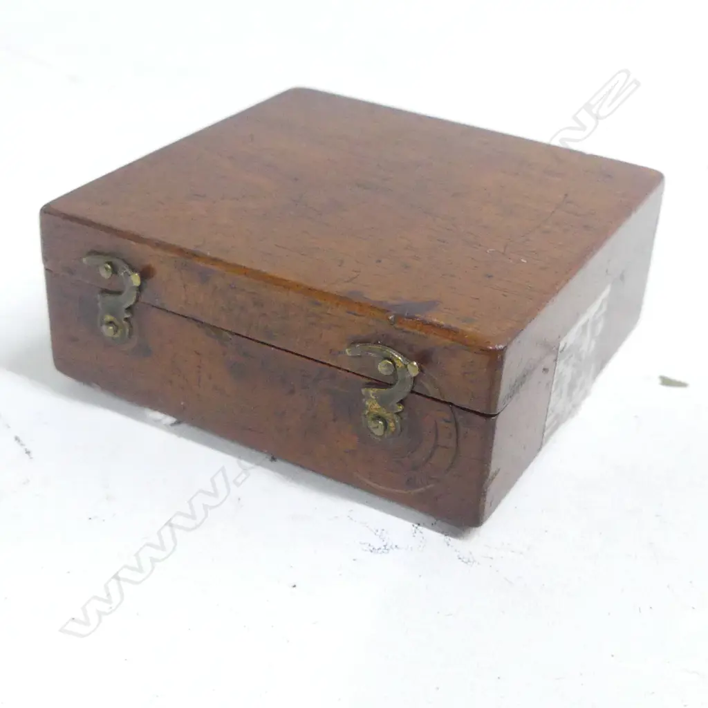 An antique pocket sundial and compass by 'Kilpatrick & Co. London', Image 1++