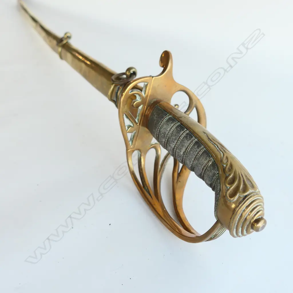 An 1822 pattern Officer's sword with brass scabbard, brass guard with folding langet, VR crowned cypher, Image 1++