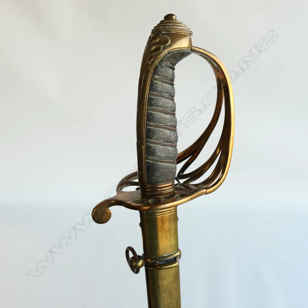 An 1822 pattern Officer's sword with brass scabbard, brass guard with folding langet, VR crowned cypher, Image 1++