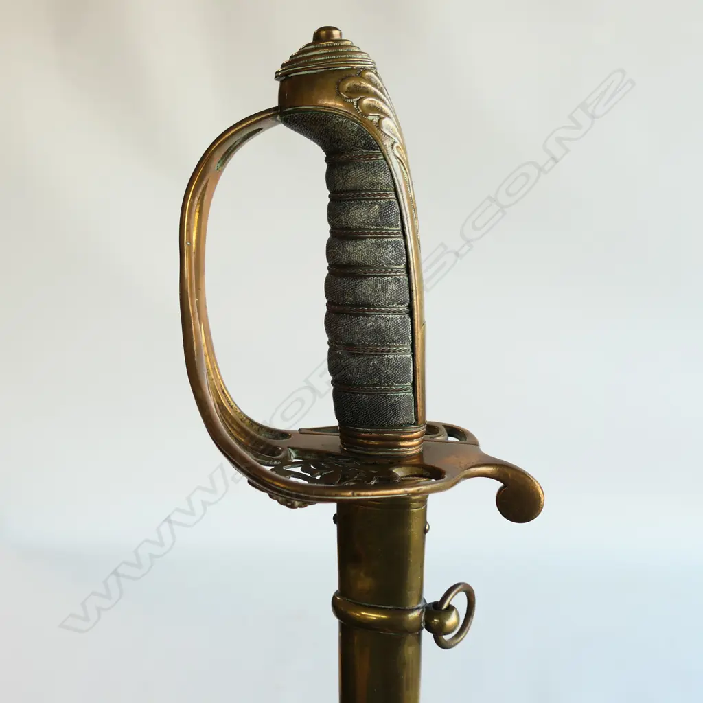 An 1822 pattern Officer's sword with brass scabbard, brass guard with folding langet, VR crowned cypher, Image 1++