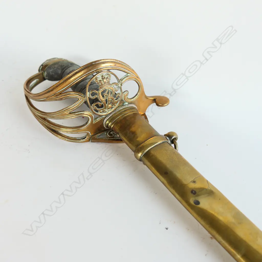 An 1822 pattern Officer's sword with brass scabbard, brass guard with folding langet, VR crowned cypher, Image 1++