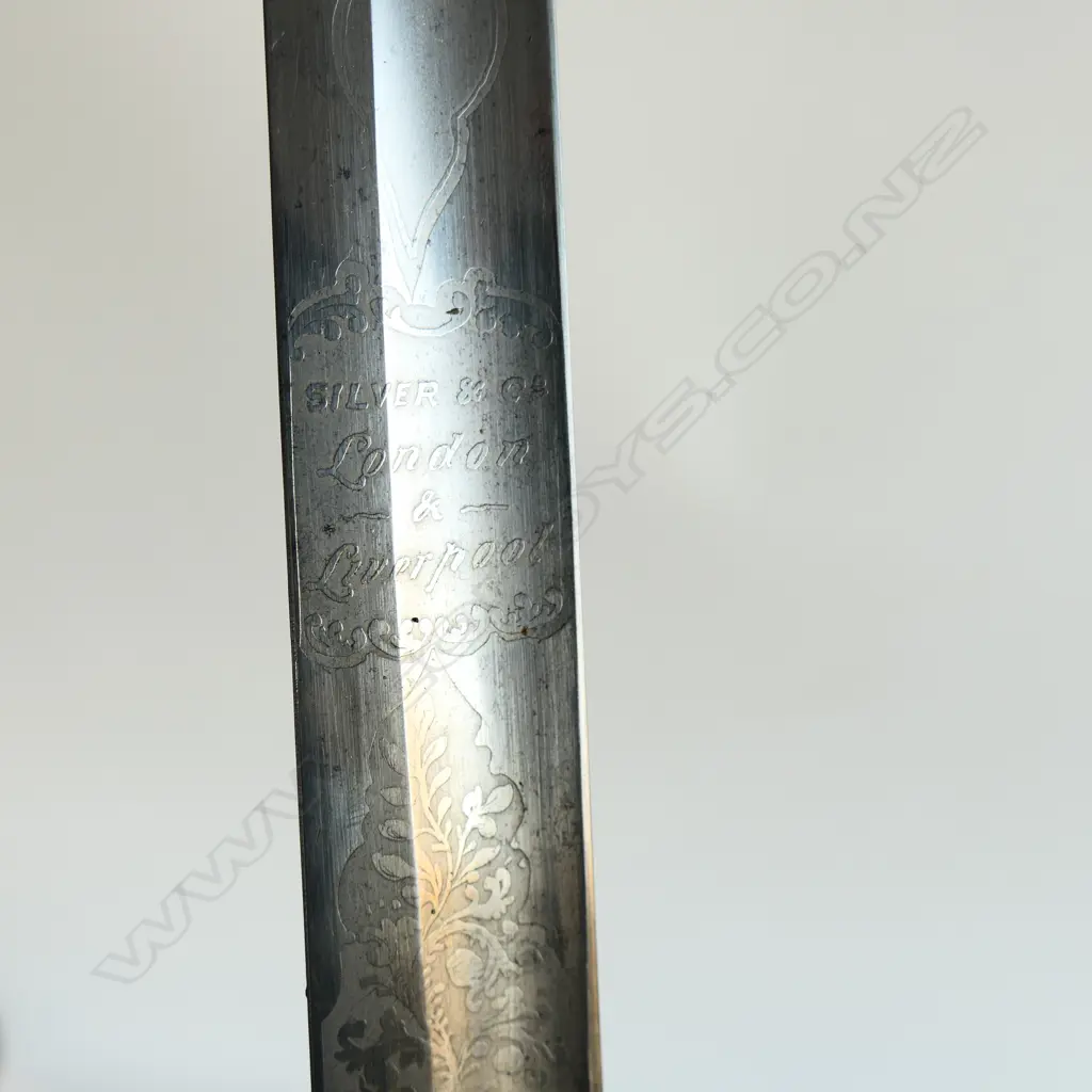 An 1822 pattern Officer's sword with brass scabbard, brass guard with folding langet, VR crowned cypher, Image 1++