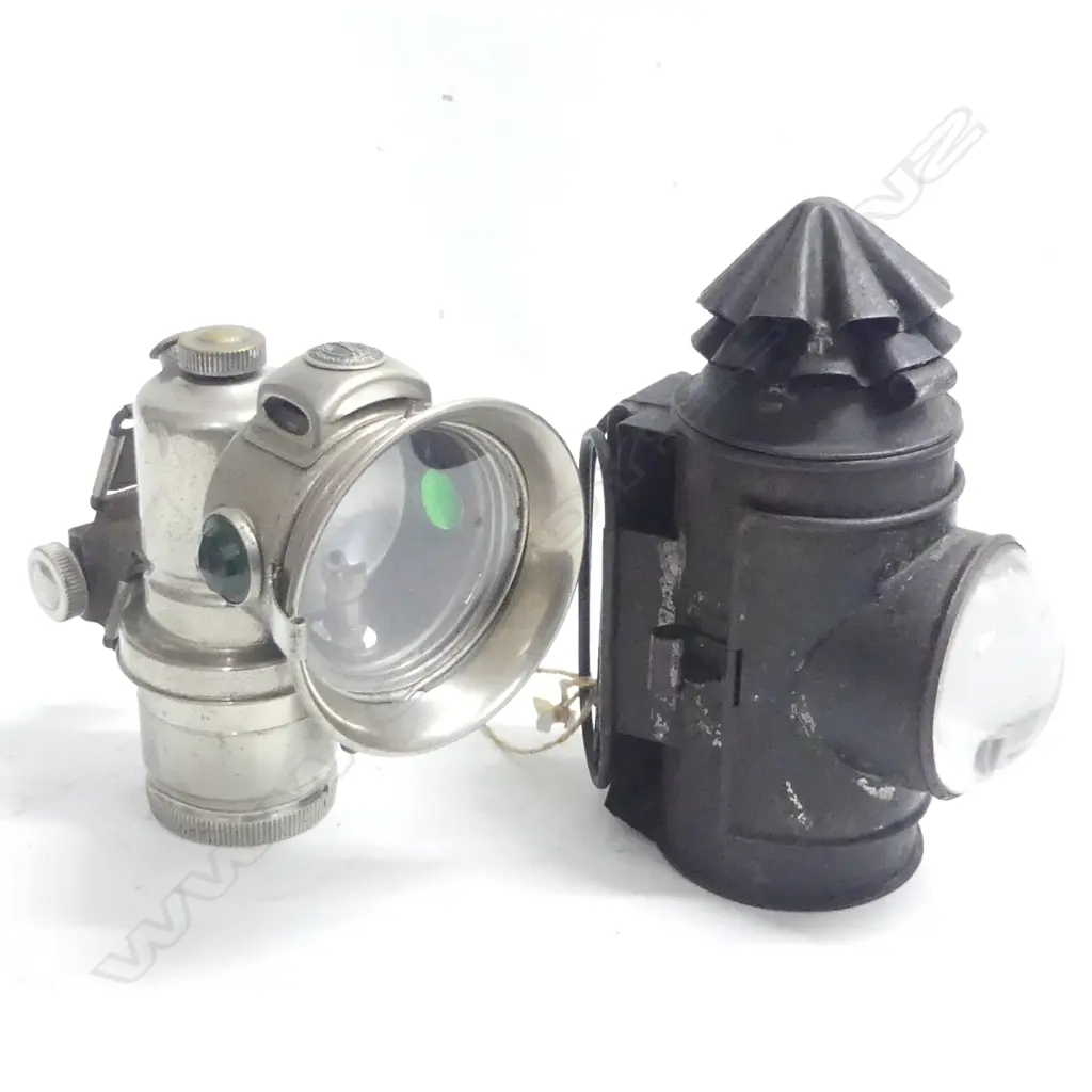 An ebonized tin late Victorian signal lamp with bull’s-eye lens Image 1++