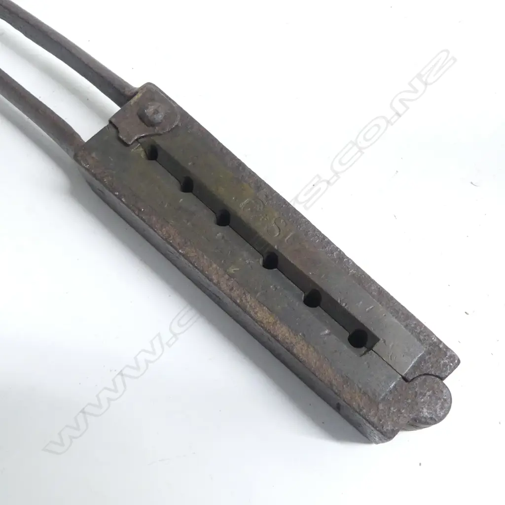 A European cast iron gang mould to cast six lead balls, approx. 60 cal, Image 1++