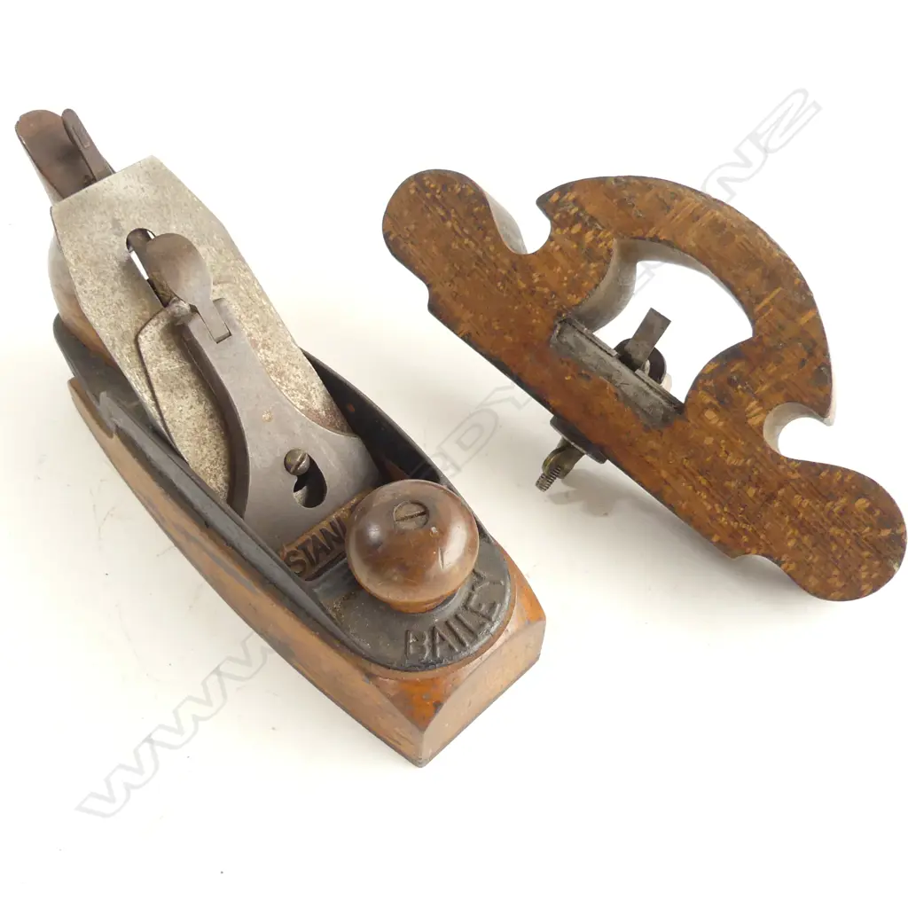 A Stanley Plane and a wooden 'D' router, the plane with a wooden bottom, the beech router of scrolling 'D' form with metal fittings. Image 1++
