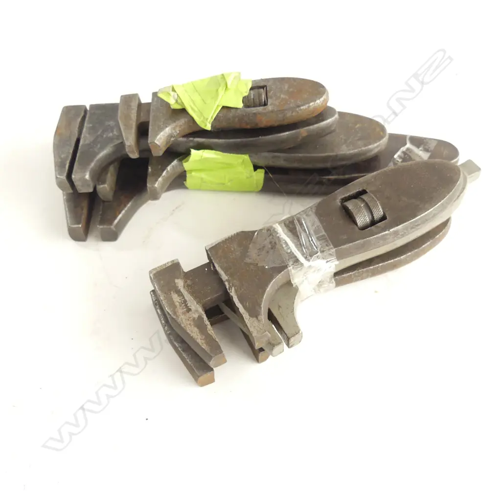 Sets of four and three steel calipers (7) Image 1++